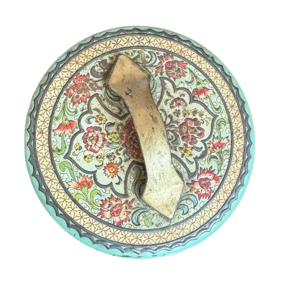 Lovely Vintage Daher Holland Embossed Round Canister Tin - Picture 14 of 14